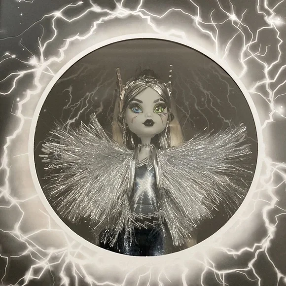 Monster High Frankie Stein Voltageous NIB SDCC Exclusive - Picture 5 of 9